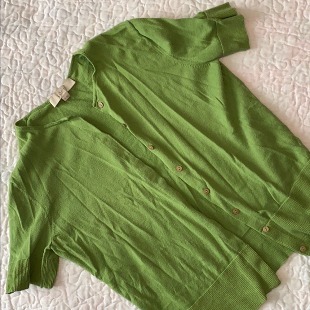 Green shortsleeved cardigan